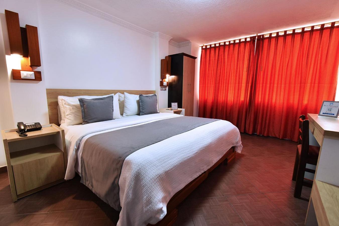 Hotel Plaza Victoria Ibarra Ngoại thất bức ảnh